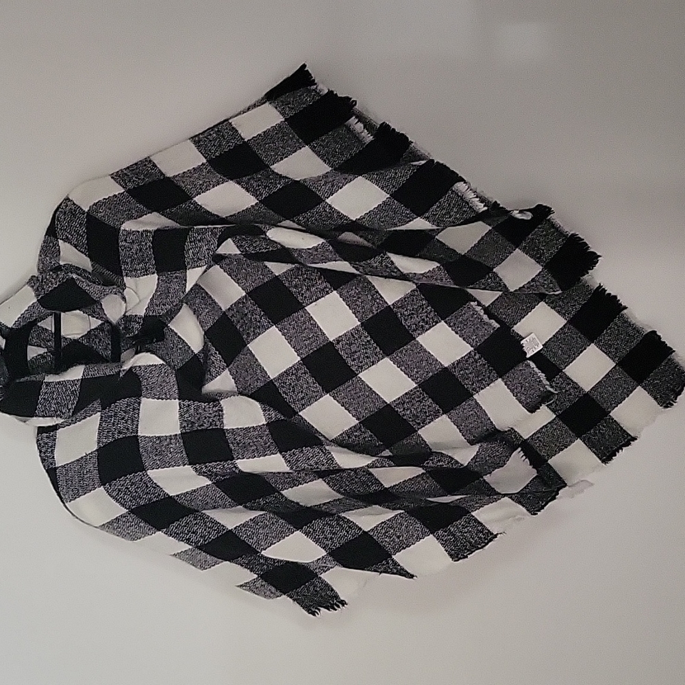 West loop womens Shawl. Not marked with size.